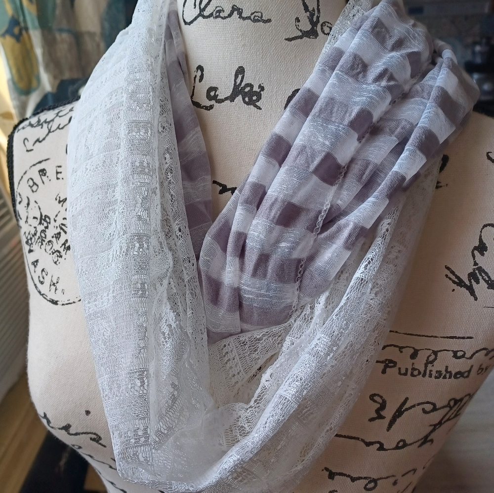 Accessorize Me infinity scarf NWT